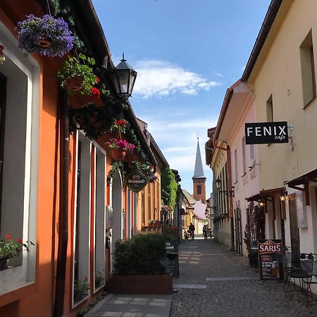E2 Luxury Oldtown Apt - 2X Parking, Foodstore, Pcscreen, Netflix, Unlimited Music, Crib, Babychair, Fastwifi, Aircon Košice Exterior foto