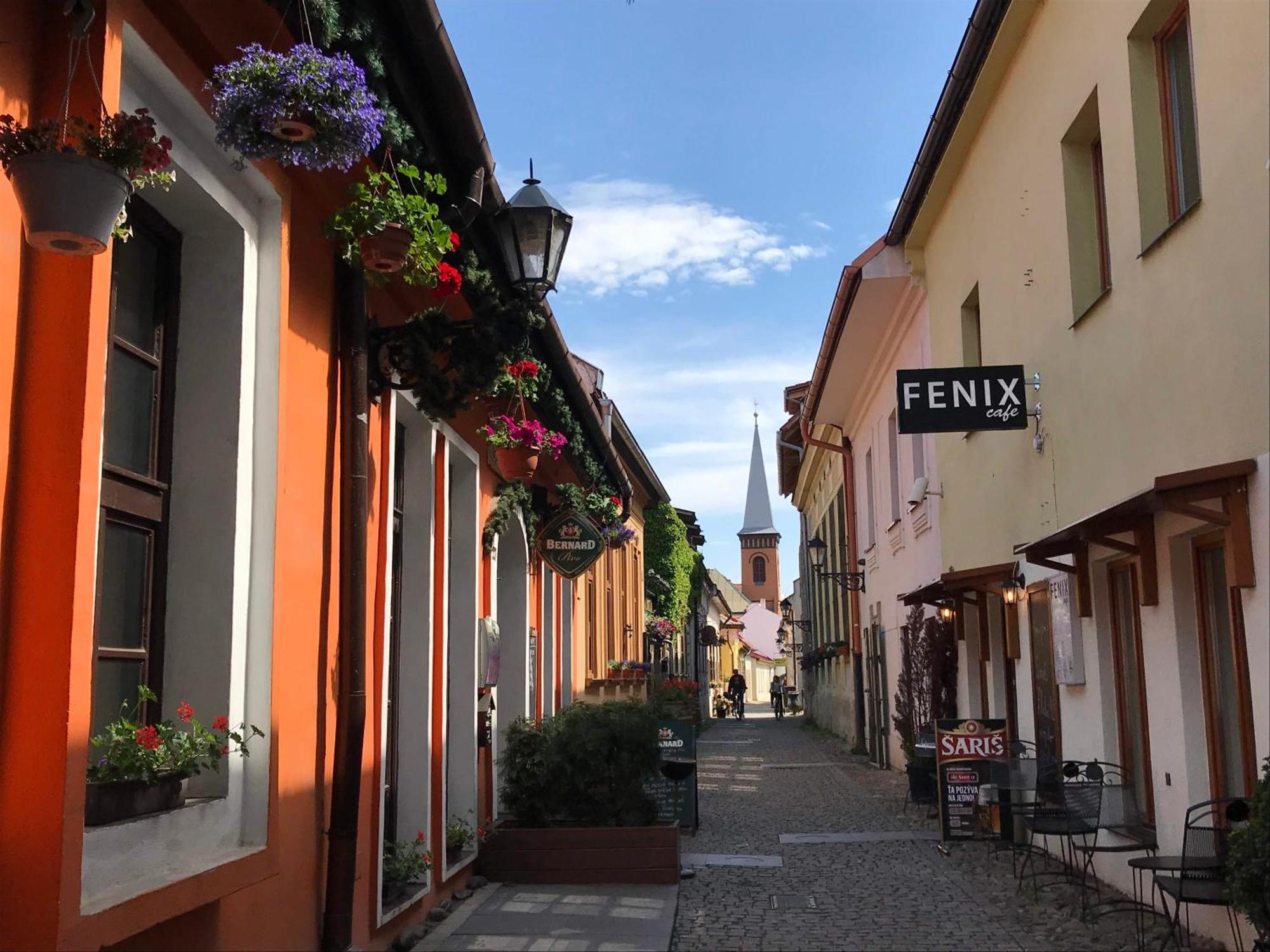 E2 Luxury Oldtown Apt - 2X Parking, Foodstore, Pcscreen, Netflix, Unlimited Music, Crib, Babychair, Fastwifi, Aircon Košice Exterior foto